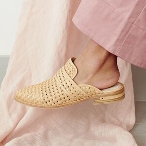 Freda Salvador Keen Mules In Nude Size 9